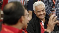 Mereka ngopi bareng saat istirahat Rakernas II PDIP.