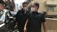Kedatangan Ivan Gunawan ke Bareskrim Mabes Polri masih terkait DNA Pro. Ivan akan menjalani pemeriksaan tambahan. Foto: Hanif/detikHOT