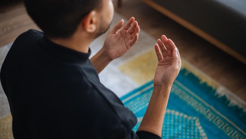 Jadwal sholat Jakarta dan sekitarnya hari ini sudah dikemukakan oleh Bimas Islam Kemenag. Simak informasi berikut agar dapat melaksanakan salat tepat waktu.