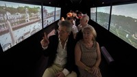 Sebuah perusahaan di Italia menggelar tur keliling kota Roma menggunakan bus yang diisi virtual reality tiga dimensi.  