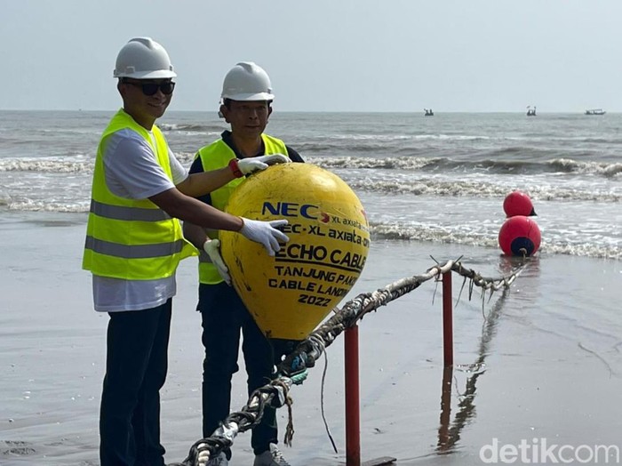 Kabel Bawah Laut SKKL Echo dari Amerika untuk disambung ke XL Axiata.