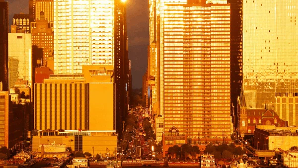 Kala New York Menjelma Bak Kota Emas