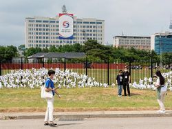 Gahar! Robot Anjing Jaga Istana Presiden Korsel