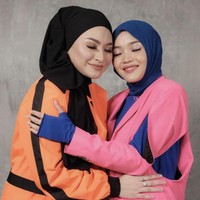 Nathalie Holscher pun tak kuasa menahan air matanya saat membicarakan Putri Delina di video YouTube Uya Kuya. Dia mengaku bingung dengan sikap Putri Delina dan selalu meminta maaf setiap bertemu. Foto: dok. Instagram @nathalieholscher