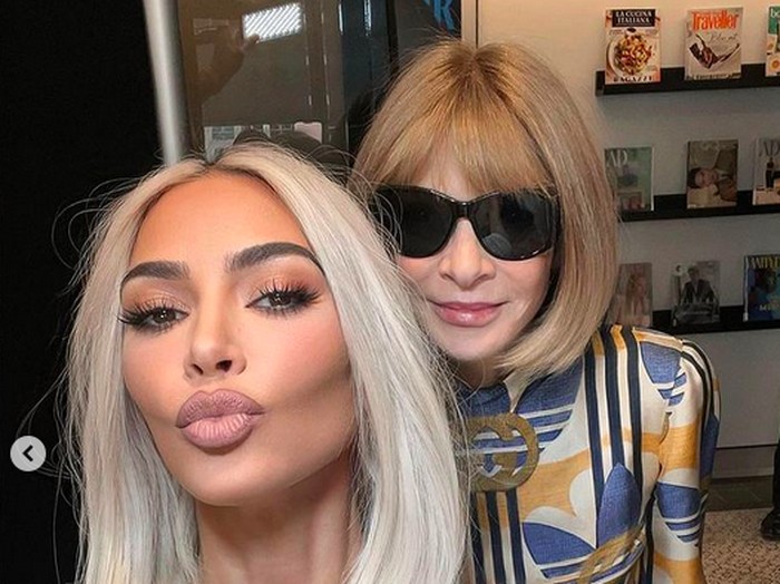 Kim Kardashian Selfie Barang Anna Wintour Kim Kardashian Selfie Barang Anna Wintour