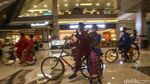 Kring.. Kring.. Sepeda Ontel Wira-wiri di Pusat Perbelanjaan