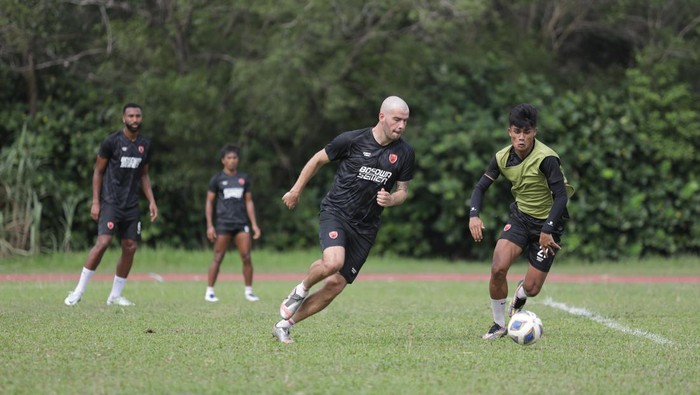 Latihan PSM Makassar di Kuala Lumpur, Malaysia.