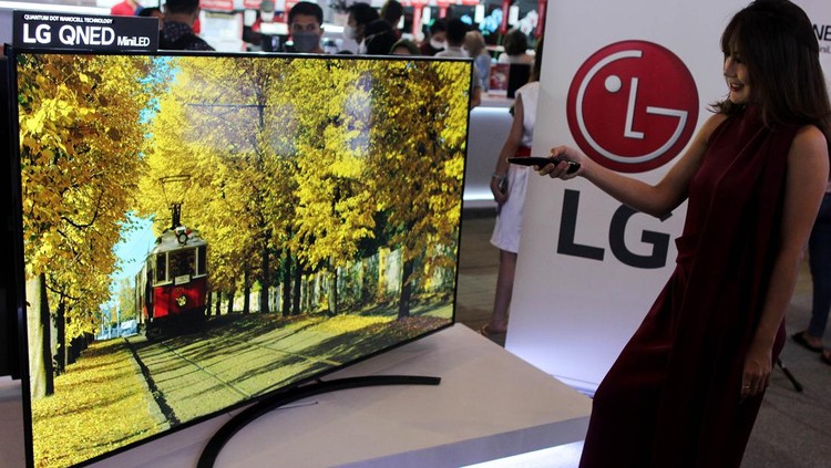 LG Electronics Kenalkan TV Premium di Hajatan Jakarta PT. LG Electronics Indonesia resmi memasarkan varian terbesar salahsatu TV premium miliknya, LG QNED Mini LED TV. Hajatan terbesar tahunan Jakarta, Jakarta Fair 2022, dipilih sebagai panggung perdana TV berbentang layar 86 inci yang membawa kolaborasi dua teknologi tercanggih LG saat ini dalam pengembangan LCD TV yaitu Quantum Dot NanoCell dan Mini LED.