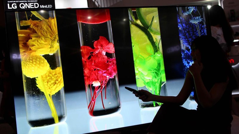 PT. LG Electronics Indonesia resmi memasarkan varian terbesar salahsatu TV premium miliknya, LG QNED Mini LED TV. Hajatan terbesar tahunan Jakarta, Jakarta Fair 2022, dipilih sebagai panggung perdana TV berbentang layar 86 inci yang membawa kolaborasi dua teknologi tercanggih LG saat ini dalam pengembangan LCD TV yaitu Quantum Dot NanoCell dan Mini LED.