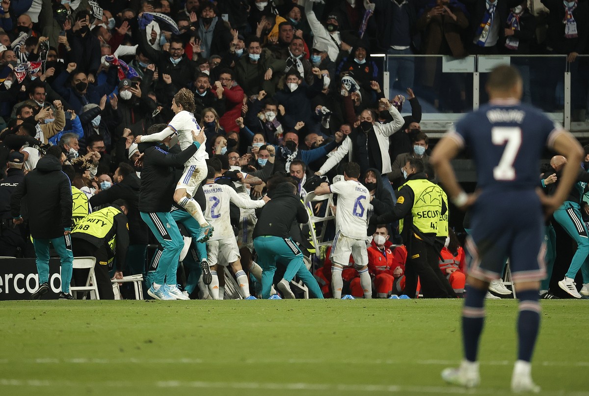 Presiden PSG Nasser Al-Khelaifi bicara soal kegagalan timnya di Liga Champions musim lalu. (Foto: Anadolu Agency via Getty Images/Anadolu Agency)