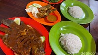 Menu yang ditampilkan cukup banyak. Misalnya di bagian menu ikan. Ada pilihan ikan bakar, saos Padang, saos asam manis, tiram, hitam, goreng kering atau masak tauco. Foto: detikFood