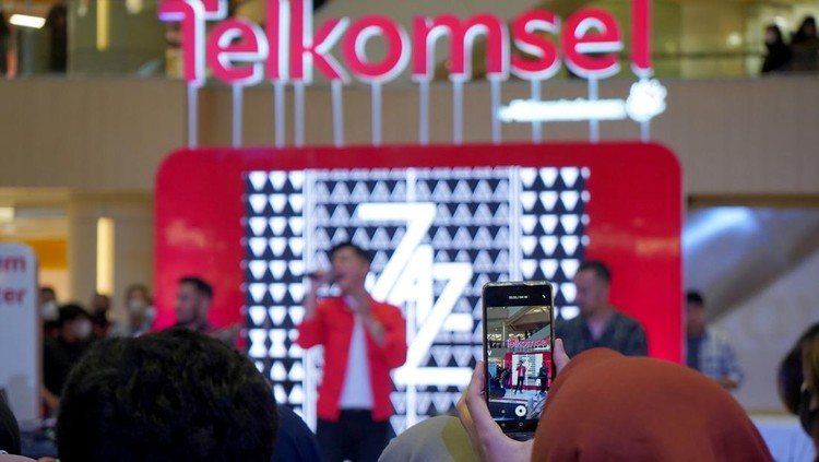 Telkomsel menghadirkan kemeriahan perayaan momentum ulang tahunnya yang ke-27 di tahun ini dengan menggelar kegiatan Telkomsel Fest 2022 yang diselenggarakan di kota Bandung, Surabaya, Palembang, dan Makassar.