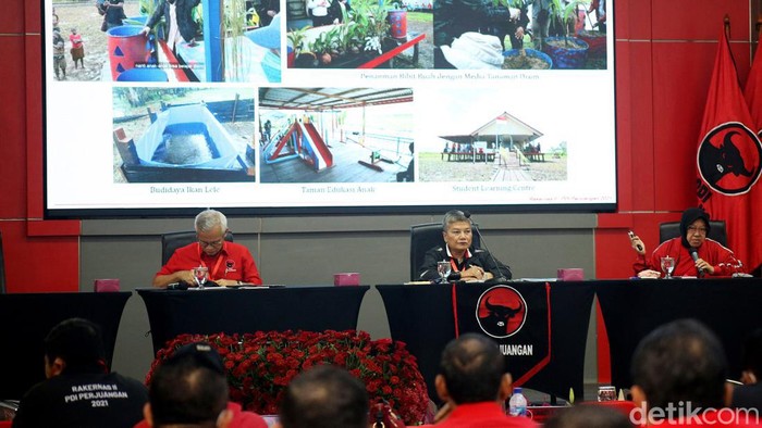 Menteri Sosial yang juga Ketua DPP PDIP bidang Kebudayaan Tri Rismaharini hadiri Rakernas II PDIP hari kedua. Ia menjadi pengisi materi di kegiatan tersebut.