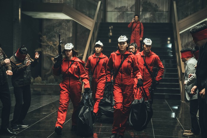 Money Heist: Korea - Joint Economic Area Money Heist Korea: JEA (L to R) Lee Hyun-woo as Rio, Kim Ji-hun as Denver and Lee Won-jong as Moscow in episode #Β 1 of Money Heist Korea: JEA. Cr. Jung Jaegu/Netflix Β© 2021