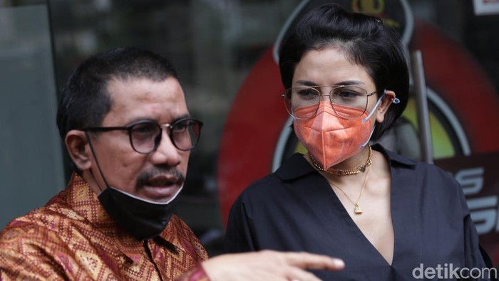 Nikita Mirzani saat menyambangi Mabes Polri.