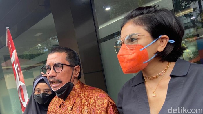 Nikita Mirzani dan Pengacaranya Fachmi Bachmid