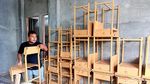 Momen Vendor Ambil Meja-Kursi Sekolah Gegara Disdik Riau Belum Bayar