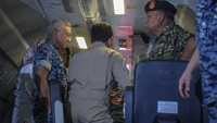 Dalam kunjungan tersebut, Panglima Angkatan Tentara Malaysia melakukan pengecekan proses modernisasi dua unit pesawat CN 235 untuk keperluan keamanan kemaritiman Malaysia.
