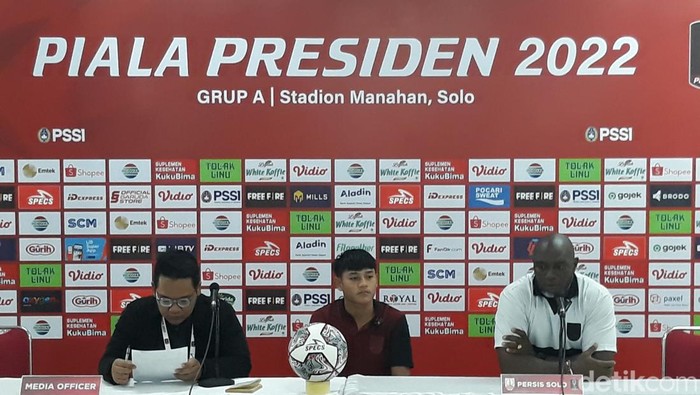 Pelatih Persis Solo, Jacksen F Tiago, saat jumpa pers usai kekalahan melawan PSIS Semarang, Selasa (21/6/2022)