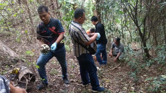 penemuan kerangka manusia di Lombok Tengah, NTB, Minggu (19/6/2022).