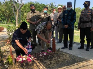 Erick Thohir Ziarah Makam Buya Syafii, Kenang Pemikiran-Mau Bangun Masjid