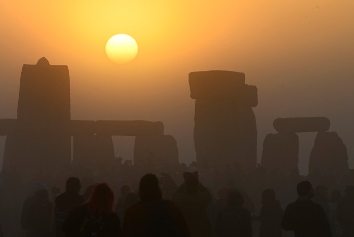 Revellers celebrate the Summer Solstice at sunrise at Stonehenge stone circle near Amesbury, Britain, June 21, 2022. REUTERS/Toby Melville     TPX IMAGES OF THE DAY