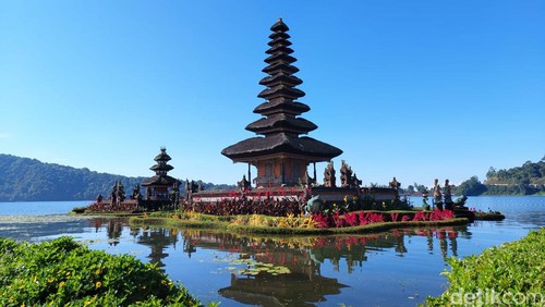 Pura Ulun Danu di Tabanan, Bali