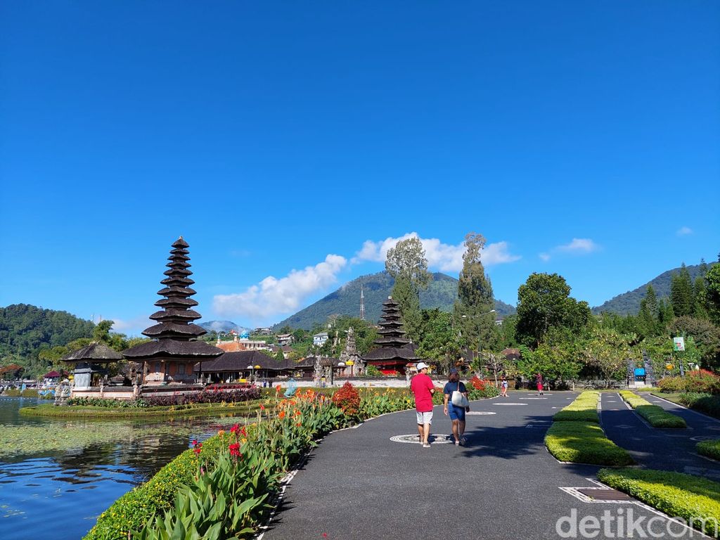 Pura Ulun Danu di Tabanan, Bali
