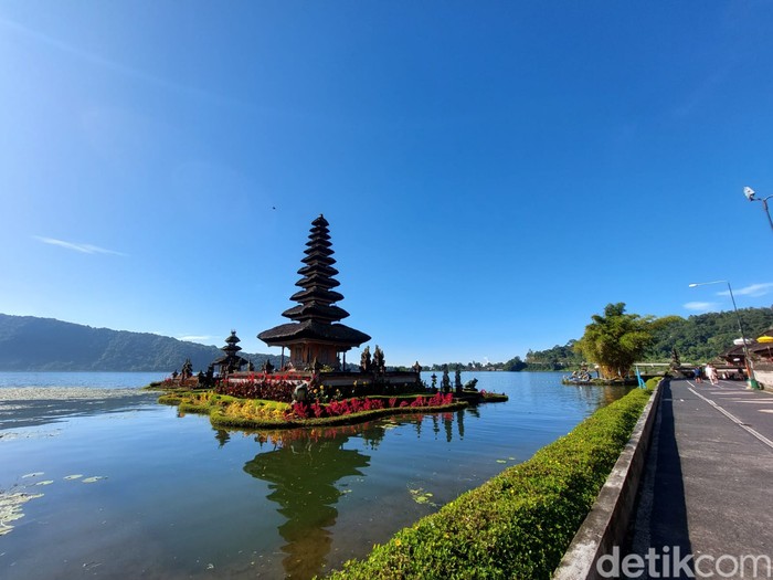 Pura Ulun Danu di Tabanan, Bali