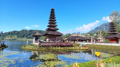 Pura Ulun Danu di Tabanan, Bali