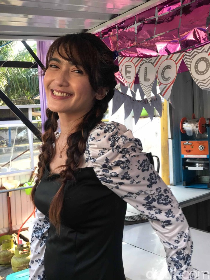 Revi Mariska Revi Mariska