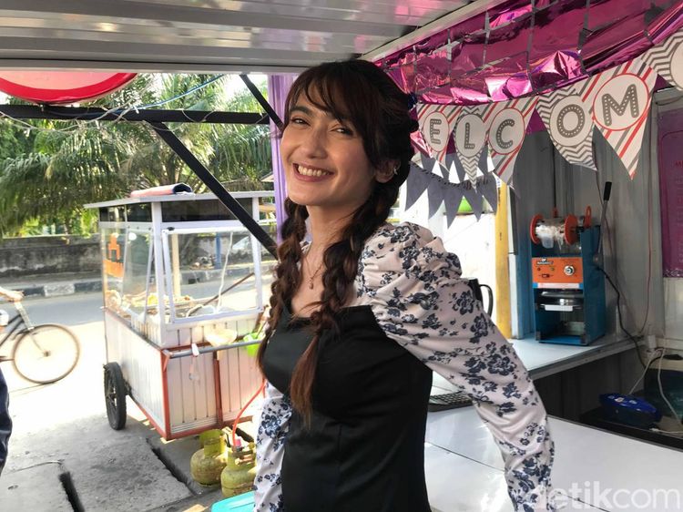 Revi Mariska Bintang Sinetron Kolosal yang Dulu Dibilang Depresi