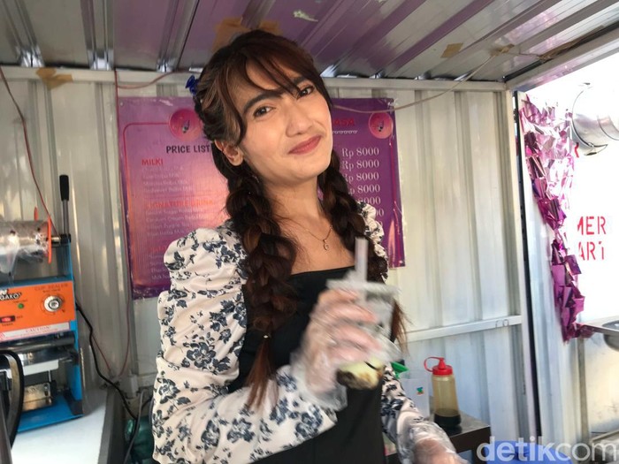 Revi Mariska Revi Mariska