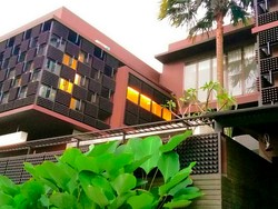 Foto: Rumah Unik Ridwan Kamil dari 30.000 Botol, Fungsional dan Berestetika