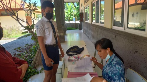 Salah satu peserta PPDB saat melakukan registrasi, Rabu (22/6/2022)