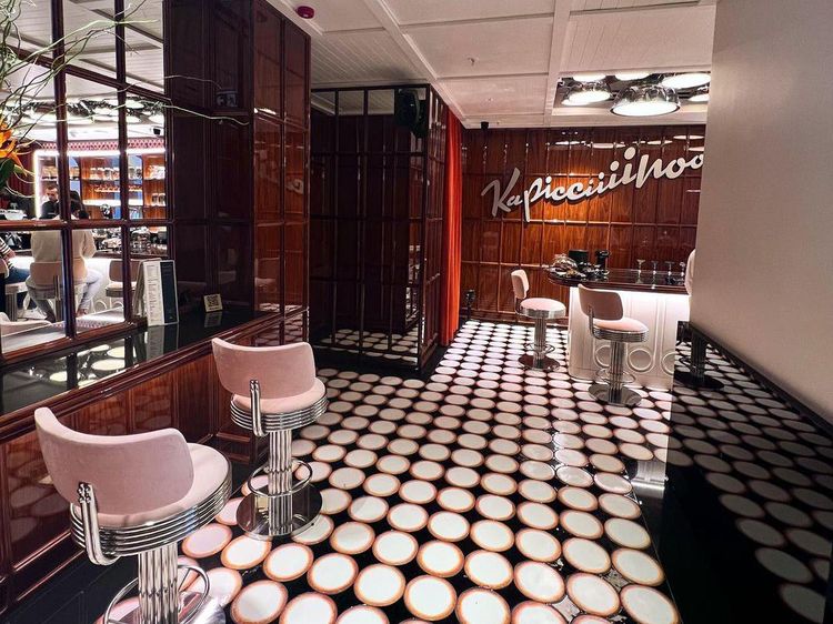 Salt Bae Buka Coffee Shop Kapicciiiinoo, Ada Menu Cappuccino Emas!