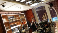 Jejeran pastry dan ragam camilan manis tersedia di Kapicciiiinoo. Semuanya bikin pengalaman minum kopi makin istimewa. Foto: Instagram turkiye_haberci
