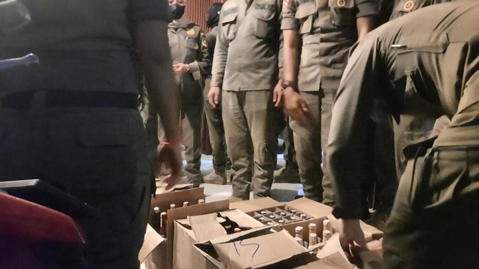 Satpol PP Bogor sita ratusan botol miras