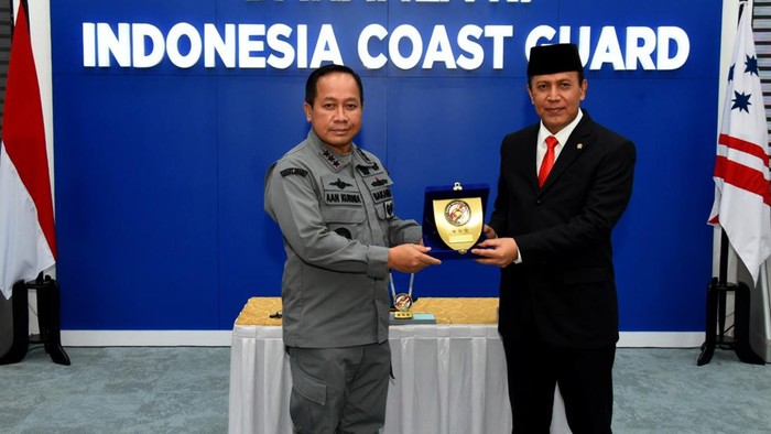 Sinergi Bakamla RI dan BNPT Berantas Terorisme Bakamla RI-BNPT bersinergi berantas terorisme di wilayah Indonesia. Sinergi itu diwujudkan melalui persetujuan Nota Kesepahaman antara Bakamla RI dan BNPT RI.