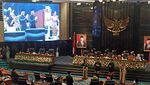 Asyik! Saat Anies-Ketua DPRD DKI Manortor di Paripurna HUT Jakarta