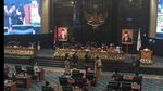 Asyik! Saat Anies-Ketua DPRD DKI Manortor di Paripurna HUT Jakarta