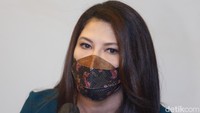 Tamara Bleszynski tampil dengan masker, matanya terlihat sendu. Foto: Noel/detikhot