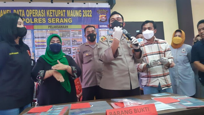 Tersangka pengiriman TKW ilegal di Serang (Bahtiar/detikcom)