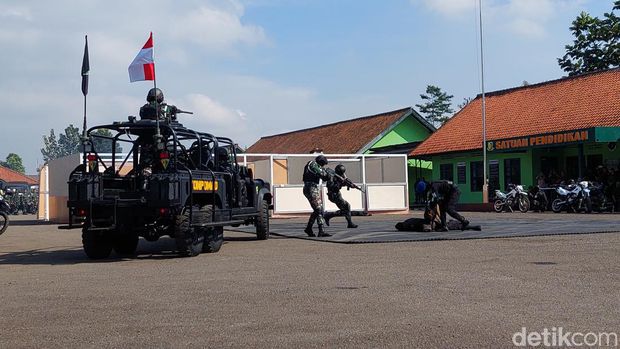 Tim Reaksi Cepat Puspomad Demonstrasi Penanganan Teror