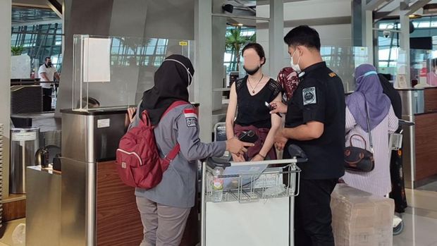 Wanita asal Prancis dideportasi lantaran melanggar aturan izin tinggal di Cianjur