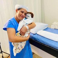 Lebih mengejutkannya lagi, Meirivone mengaku dirinya hamil. Pada 21 Mei, Meirivone mengatakan bahwa dia ‘melahirkan’. Yang disebut Meirivone sebagai anak adalah juga berbentuk boneka kain.Foto: dok. TikTok/@meirivonerocha