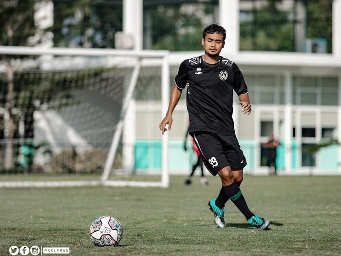 Winger PSS Sleman, Komarudin.
