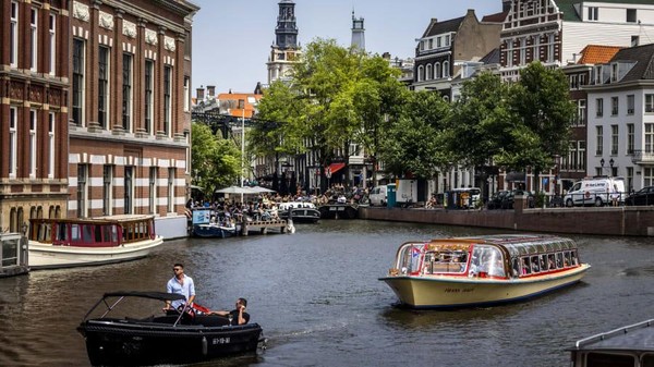 Amsterdam menduduki posisi ke sembilan. Ibukota dari Belanda ini mendapat skor tinggi untuk akses ke ruang hijau dan perawatan kesehatan. (Getty Images)