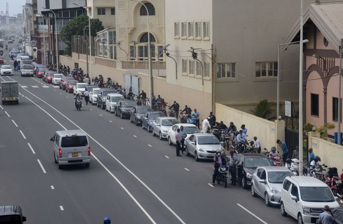 Vehicle seen in the queue waiting a fuel station in Colombo, Sri Lanka. Unaided States (US) announced today they will provide $6 Million in emergency assistance Impact by Sri Lankas economic crisis. June 16, 2022 (Photo by Akila Jayawardana/NurPhoto via Getty Images)