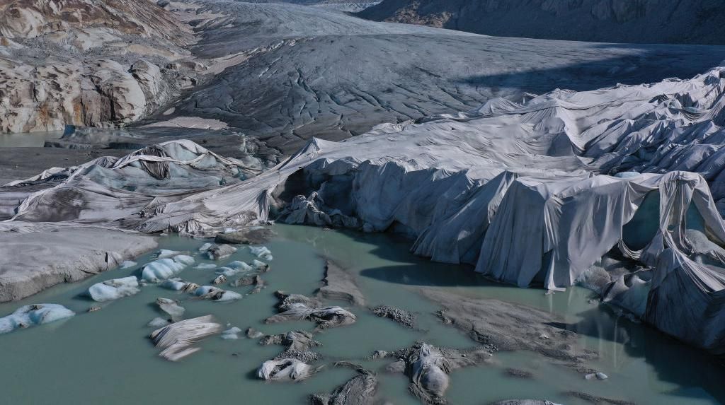 Foto-foto Gunung Es di Swiss, Diprediksi Bakal Hilang Pada 2100